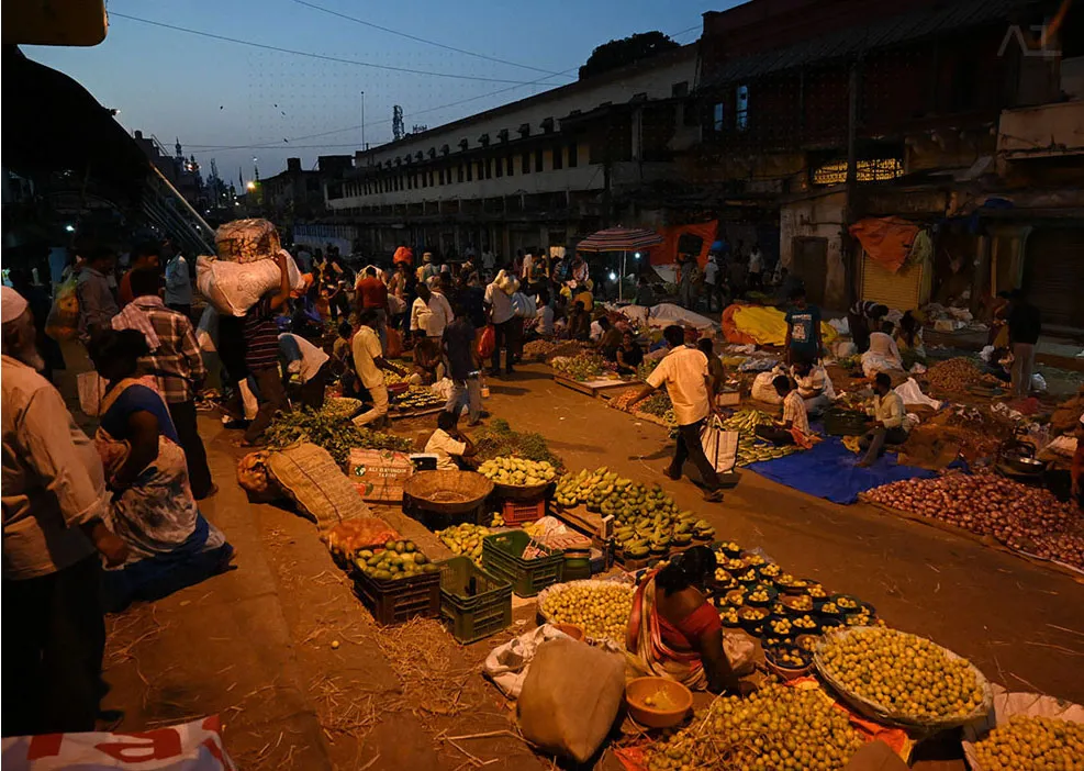 The temporary selling points along market roads.